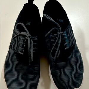 Nike Tennis Shoes Women’s 8.5